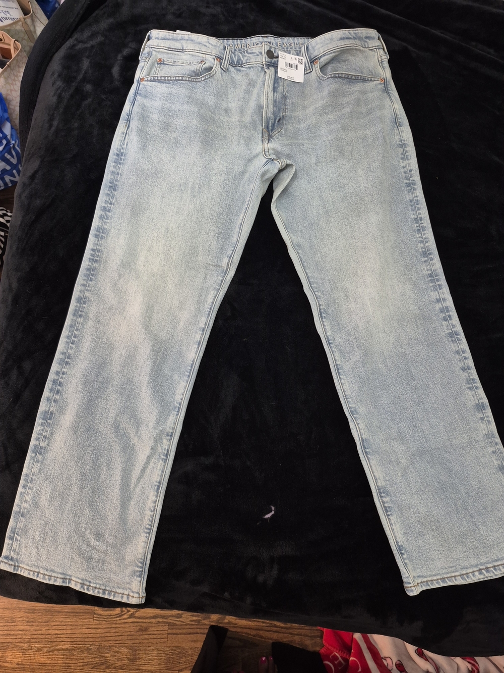 NWT Mens AE Relaxed Straight Jeans 38/32